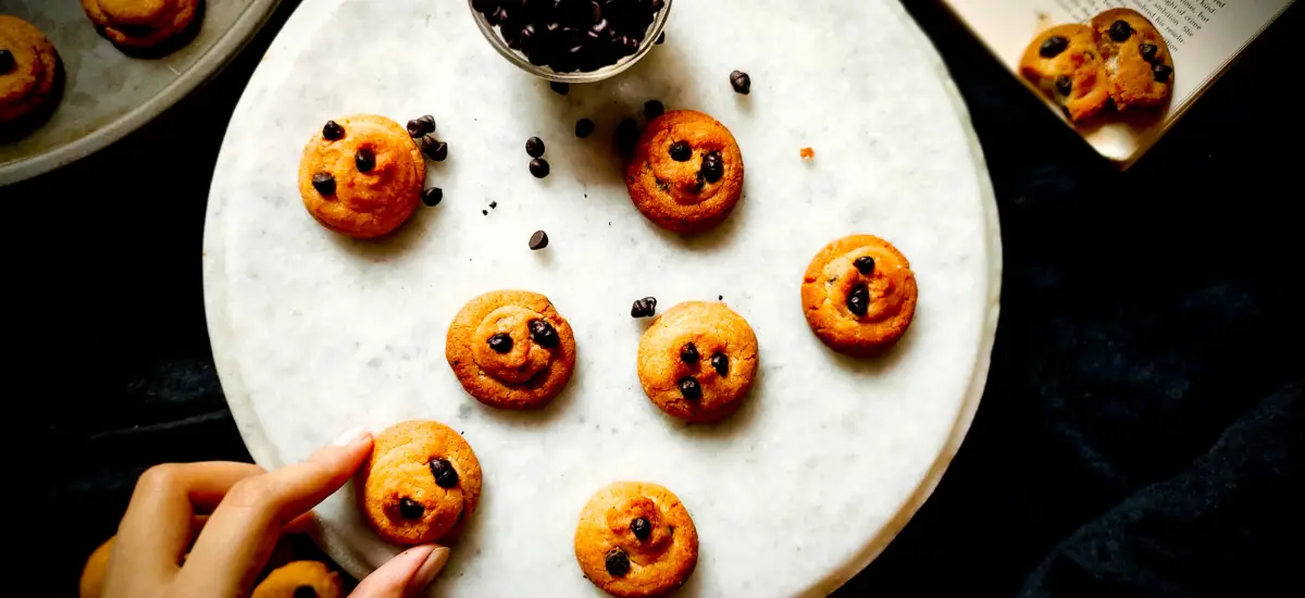 crispy eggless chocolate chip cookies