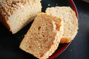 Homemade whole wheat bread without yeast